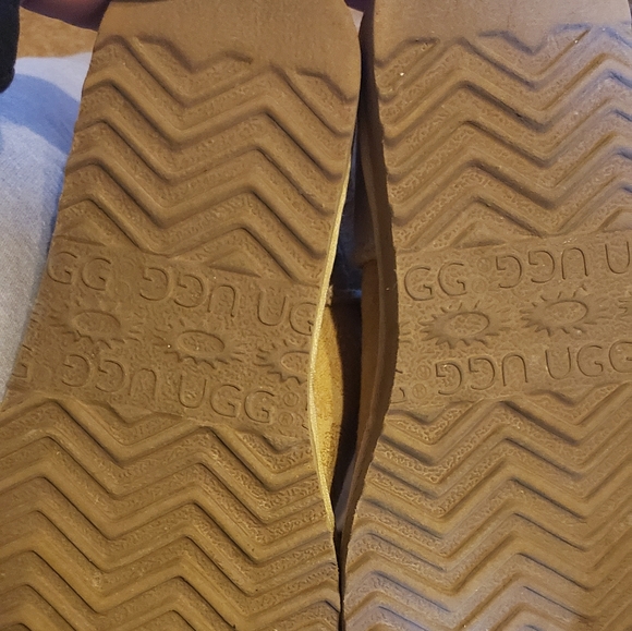EUC Beige Ugg Boots Size 8 - Picture 6 of 8
